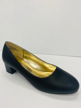 Load image into Gallery viewer, Marc London WIDE WIDTH 6530 Low Chunky Heels