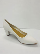 Load image into Gallery viewer, Marc London WIDE WIDTH 6530 Low Chunky Heels
