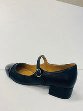 Load image into Gallery viewer, BAMBOO TWISTING-02 Low Chunky Heels
