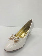 Load image into Gallery viewer, Marc London WIDE WIDTH 6572 Low Chunky Heels
