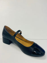 Load image into Gallery viewer, BAMBOO TWISTING-02 Low Chunky Heels
