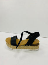 Load image into Gallery viewer, SODA CLIP-S Platform Sandals
