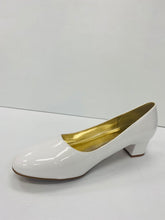 Load image into Gallery viewer, Marc London WIDE WIDTH 6530 Low Chunky Heels
