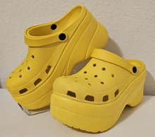 Load image into Gallery viewer, Cape Robbin Gardener
