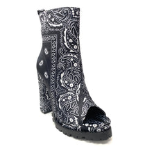 Load image into Gallery viewer, Mata Bardi Black Bandana
