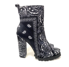 Load image into Gallery viewer, Mata Bardi Black Bandana
