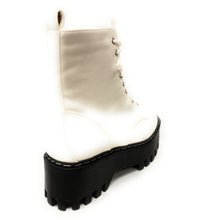 Load image into Gallery viewer, Bamboo Staging-19 Platform bootie

